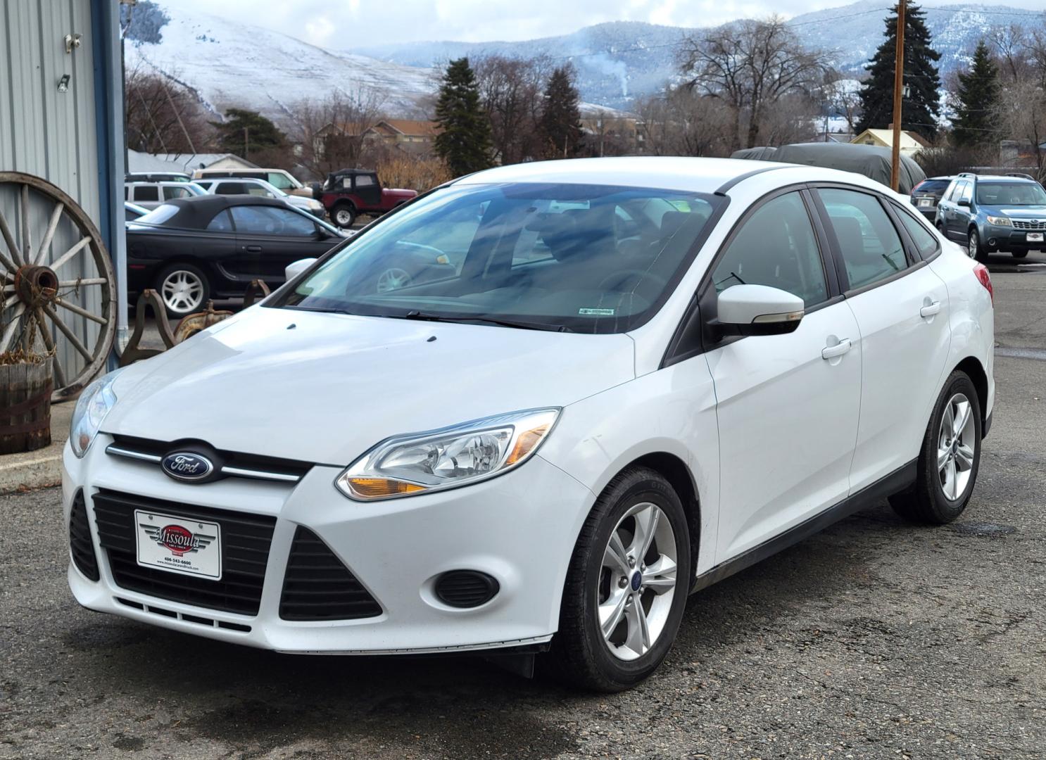 2013 White /Black Ford Focus SE (1FADP3F23DL) with an 2.0L I4 engine, 6 Speed Automatic transmission, located at 450 N Russell, Missoula, MT, 59801, (406) 543-6600, 46.874496, -114.017433 - Great Little Sedan. Excellent Fuel Economy. Only 69K Miles! Heated Seats. Air Cruise Tilt. Power Windows and Locks. AM FM CD XM Bluetooth. - Photo#1